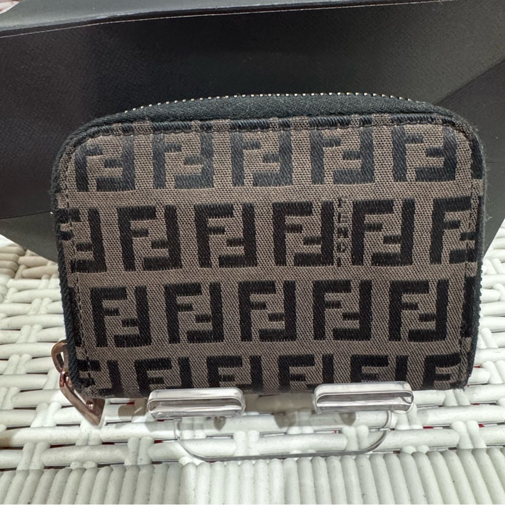 Fendi - Picture 2 of 7